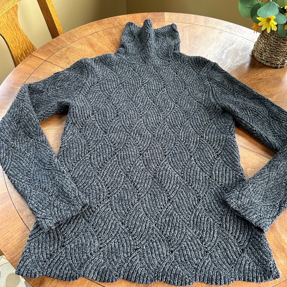 Woman’s Sundance sweater with scalloped edges, perfect condition - Picture 7 of 7